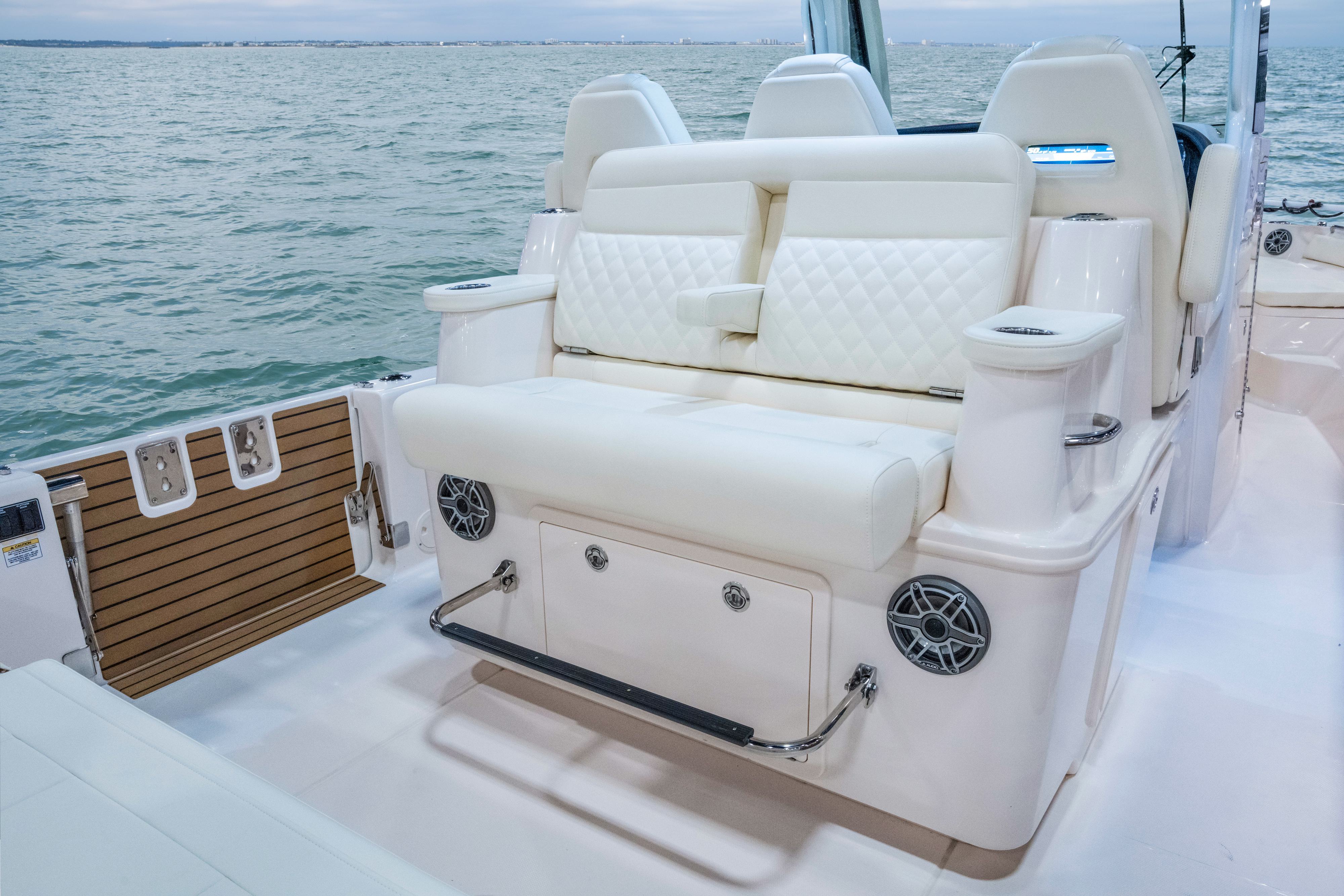 Slide: The Image of Grady-White 321 Coastal Explorer 2027 - 10