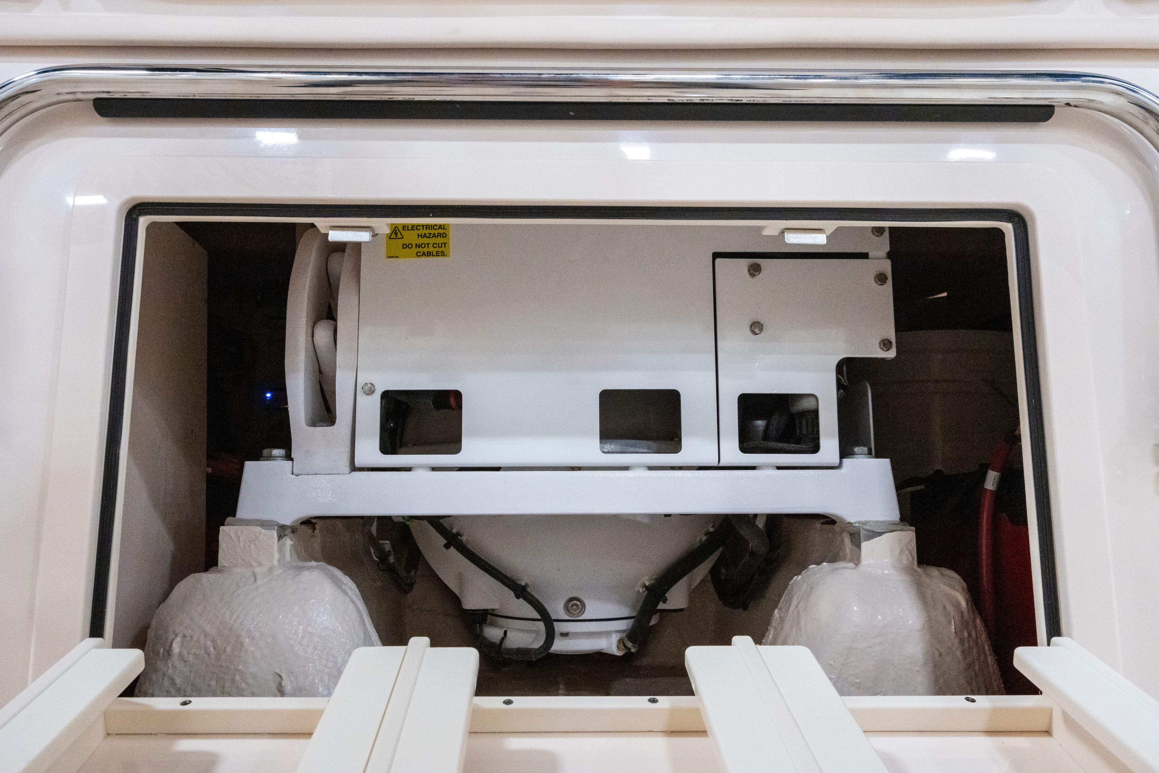 Slide: The Image of Grady-White 321 Coastal Explorer 2027 - 69