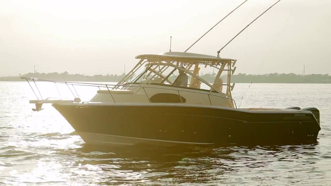 Slide: The Image of Grady-White Marlin 300 2027 - 15