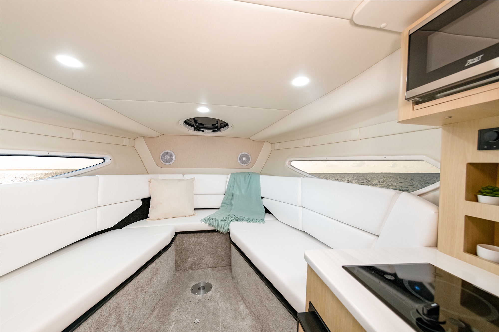 Slide: The Image of Regal 26 XO 2025 - 28