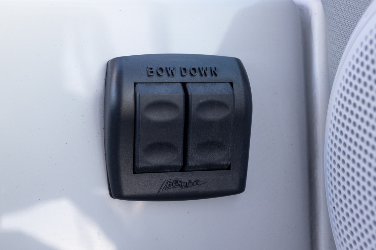 Slide: The Image of Regal 28 Express 2027 - 9