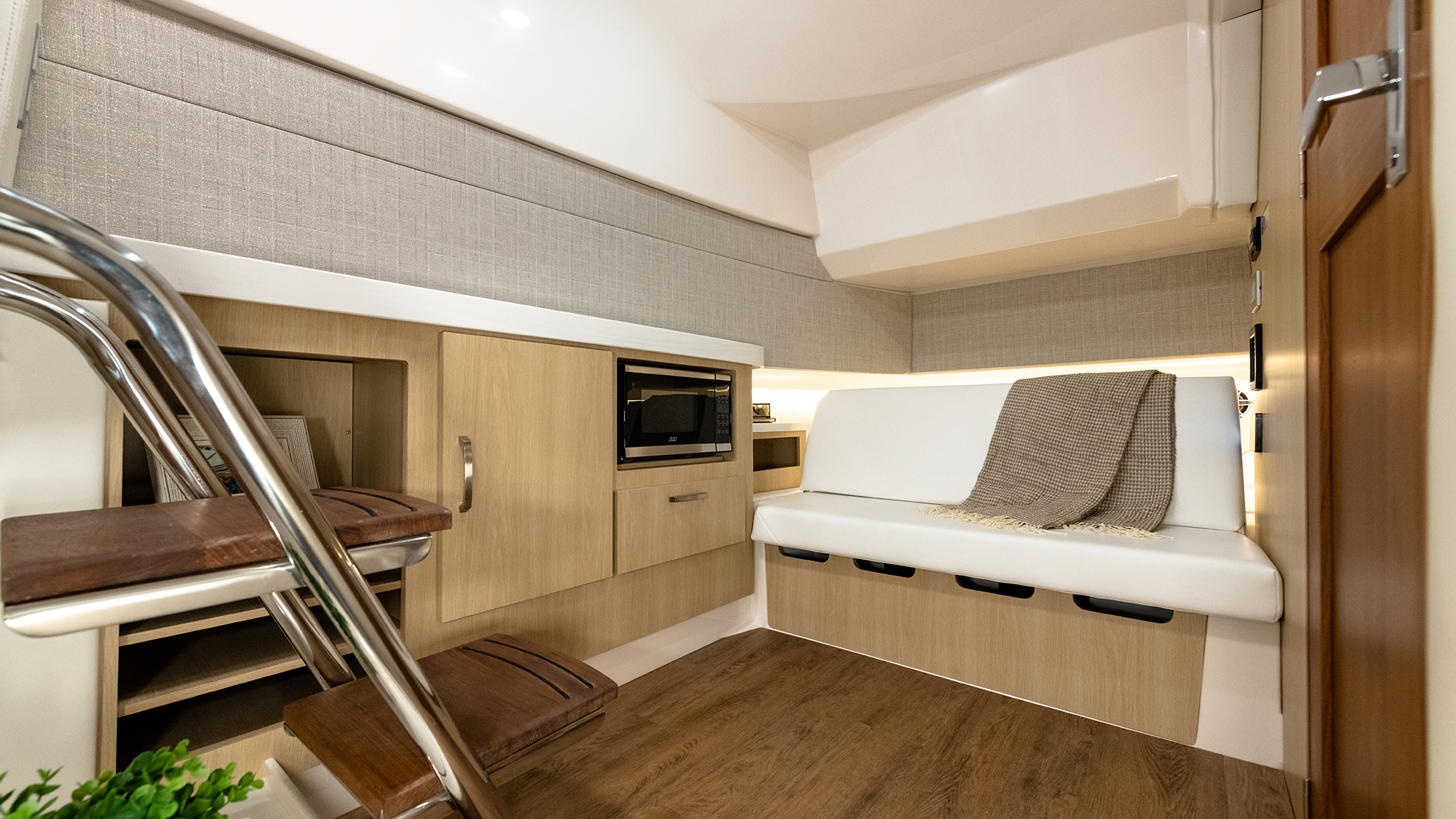 Slide: The Image of Regal 38 Surf 2026 - 3
