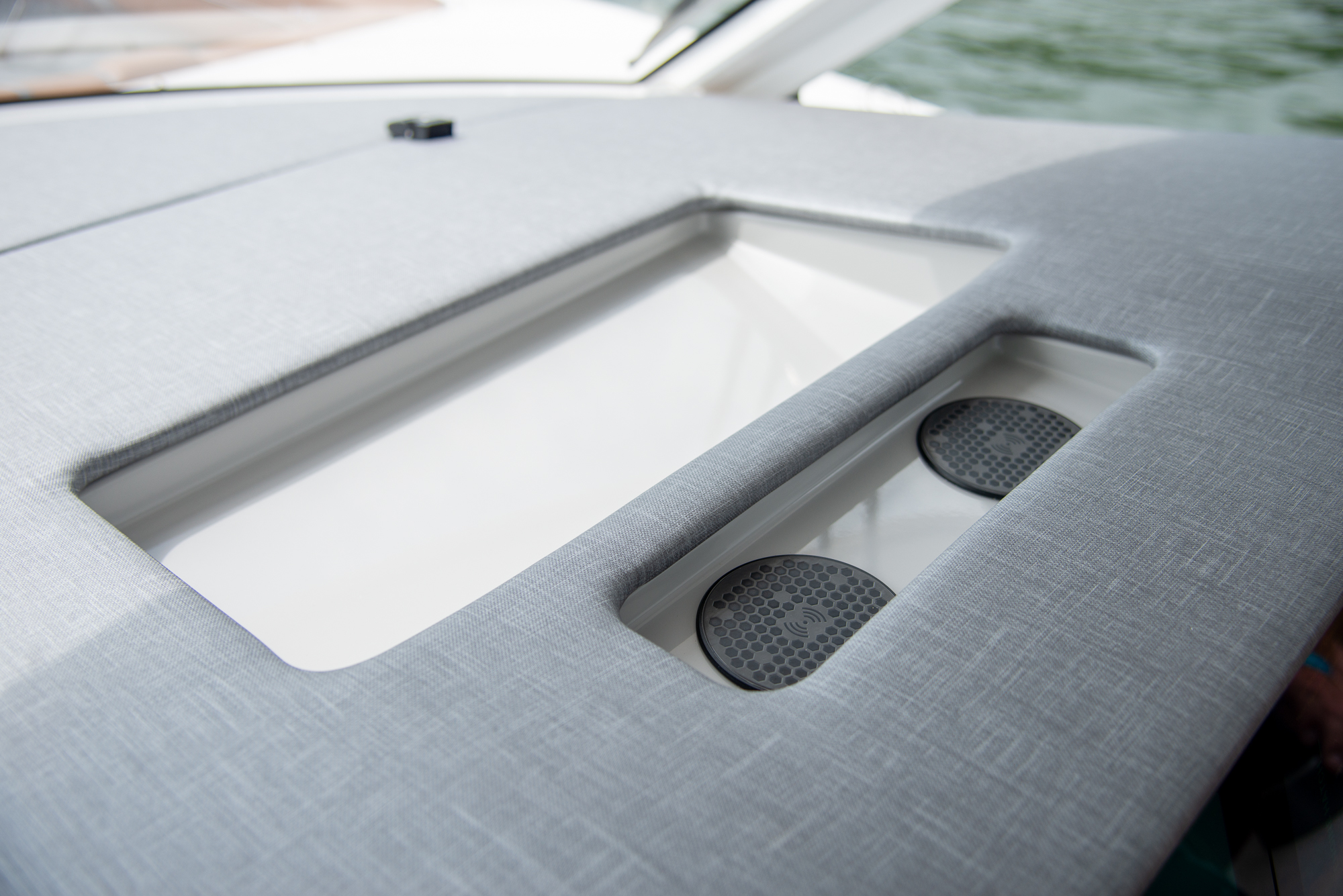 Slide: The Image of Regal 38 Surf 2026 - 25