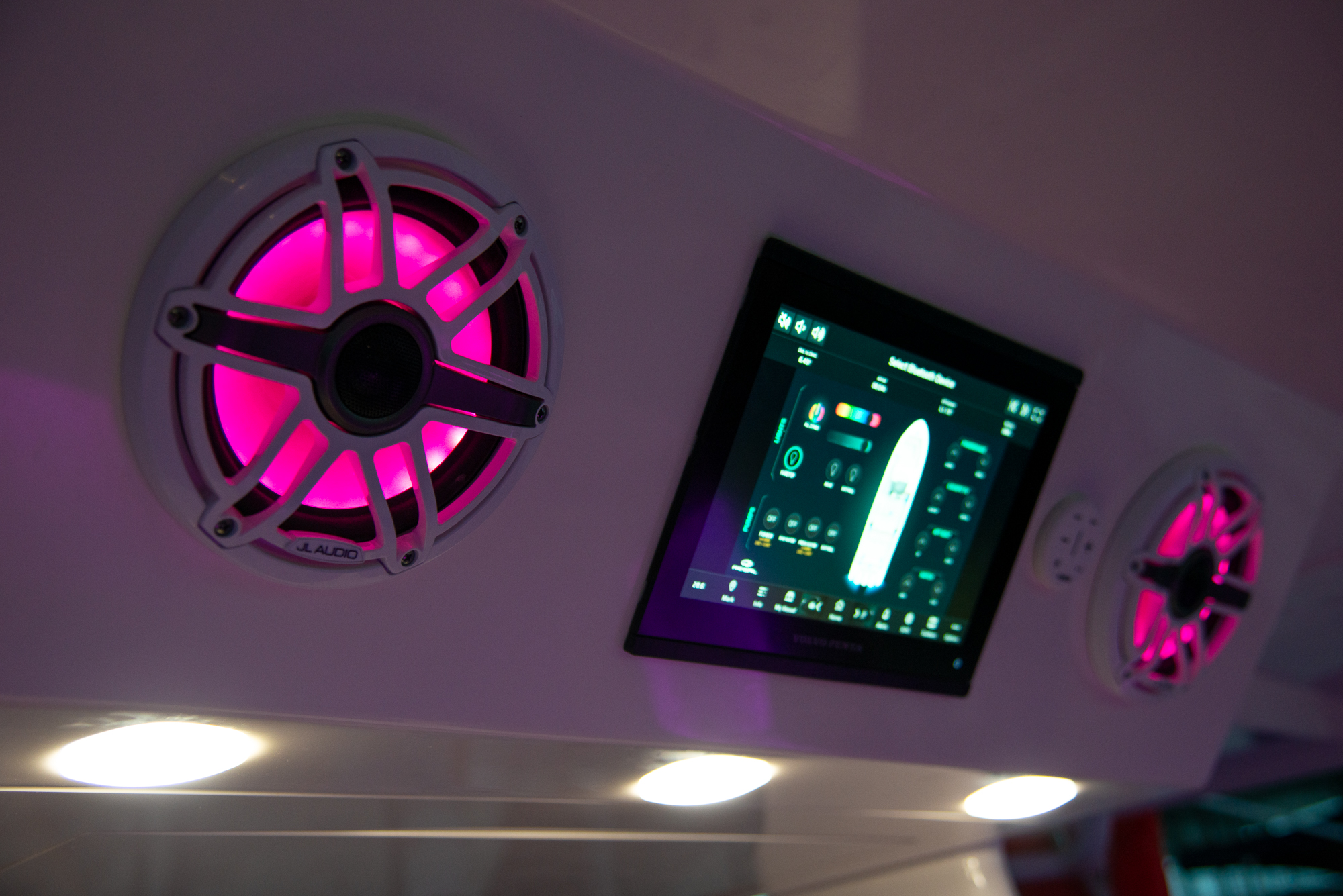 Slide: The Image of Regal 38 Surf 2026 - 32