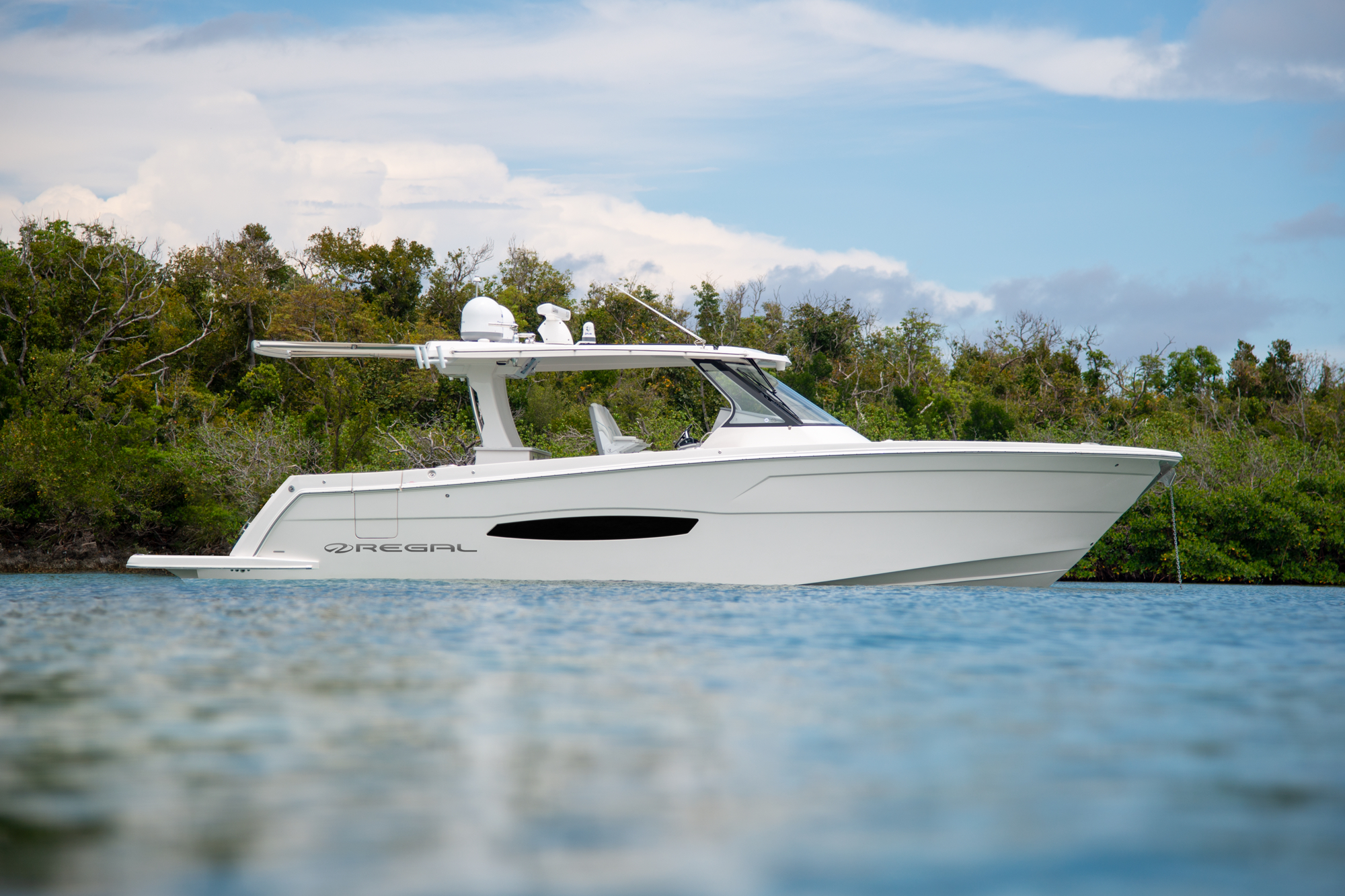 Slide: The Image of Regal 38 Surf 2026 - 40