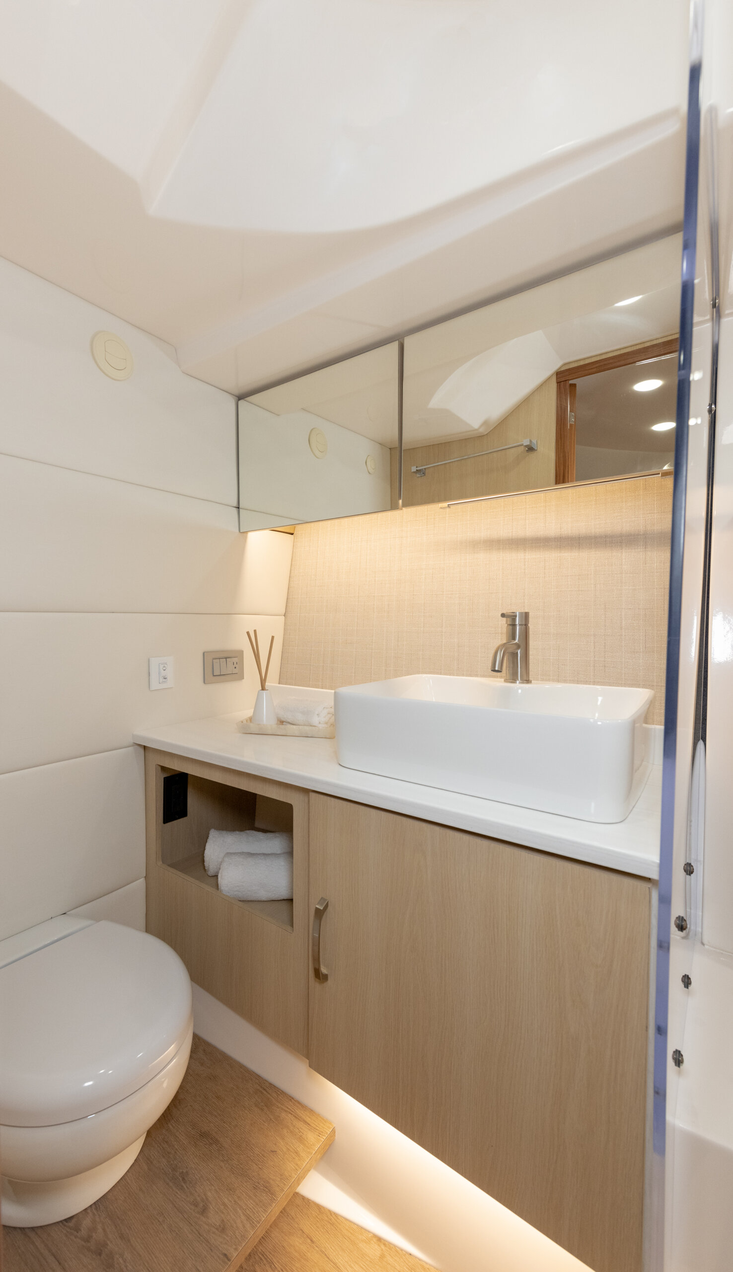 Slide: The Image of Regal 38 Surf 2026 - 57