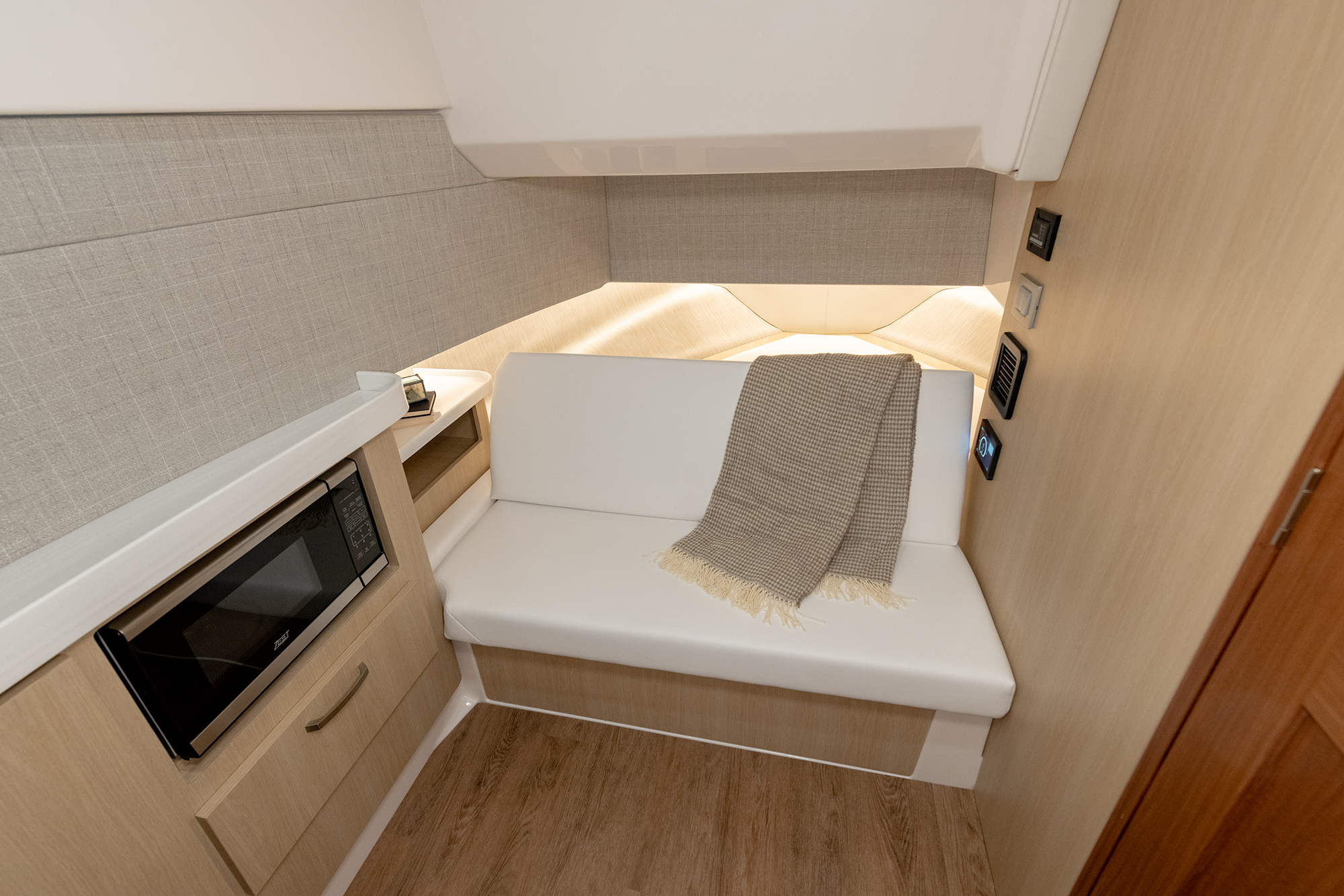 Slide: The Image of Regal 38 Surf 2026 - 58