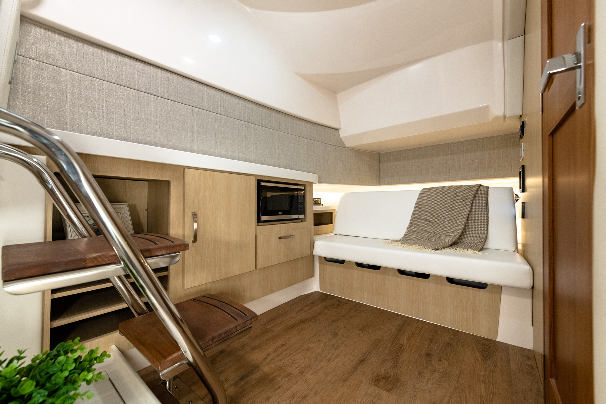 Slide: The Image of Regal 38 Surf 2026 - 59