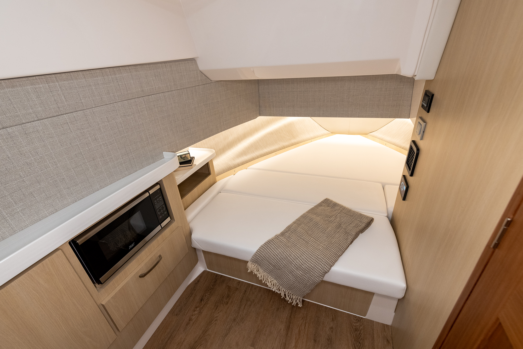 Slide: The Image of Regal 38 Surf 2026 - 60