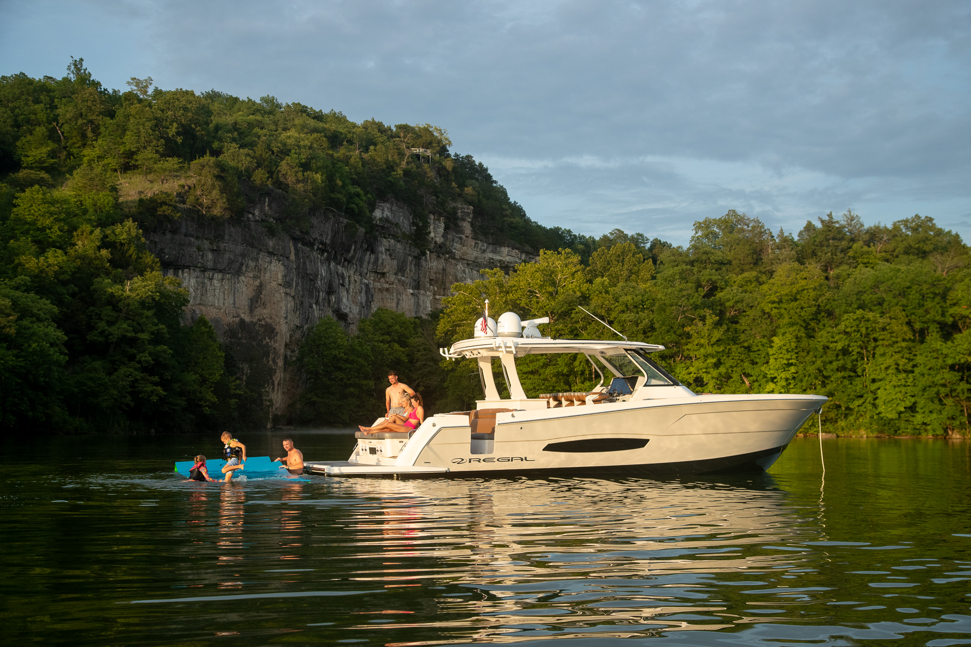 Slide: The Image of Regal 38 Surf 2027 - 8