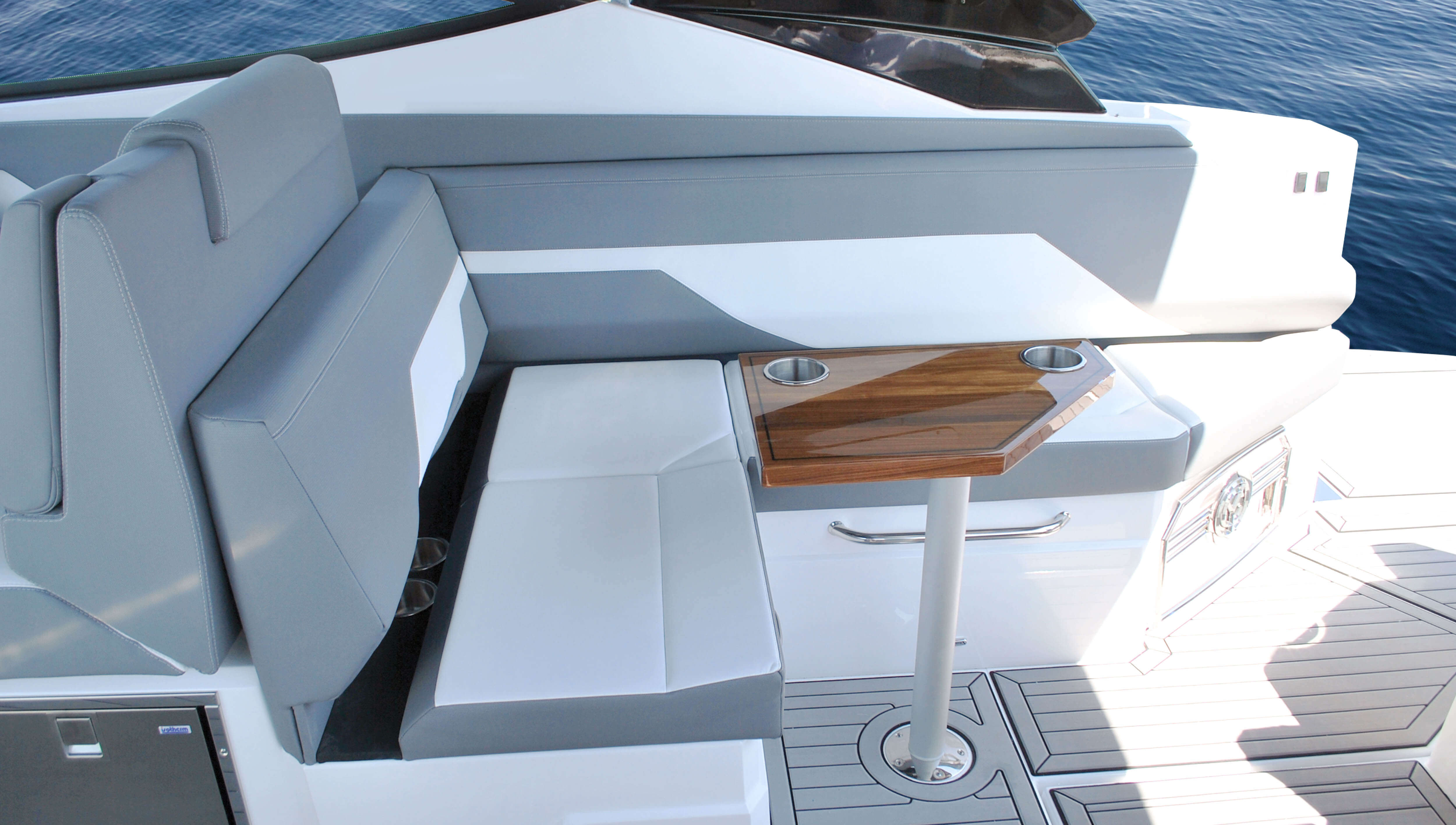 Slide: The Image of Cruisers 38 GLS 2026 - 19