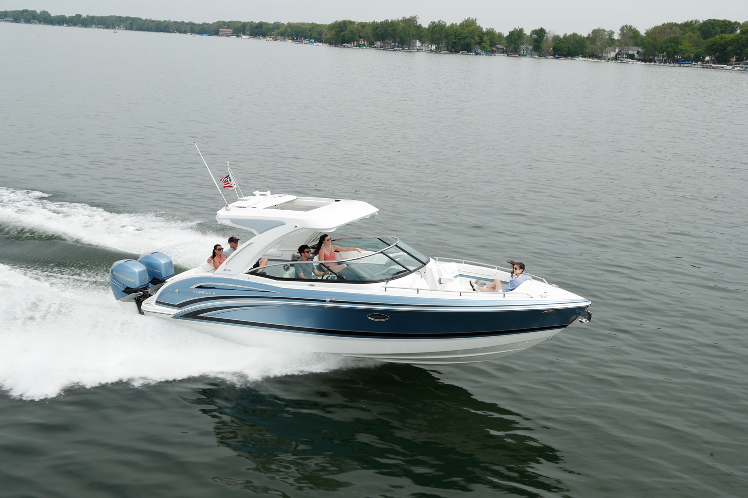 Slide: The Image of Formula 310 Bowrider 2026 - 18