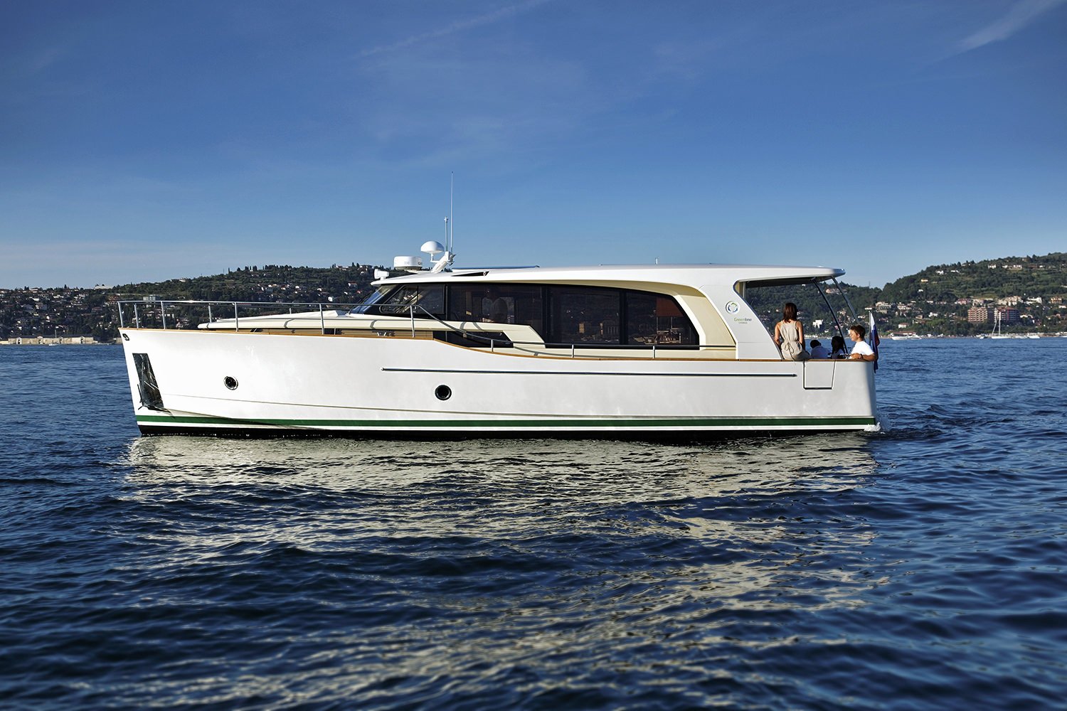 Slide: The Image of Greenline 40 Hybrid 2026 - 8