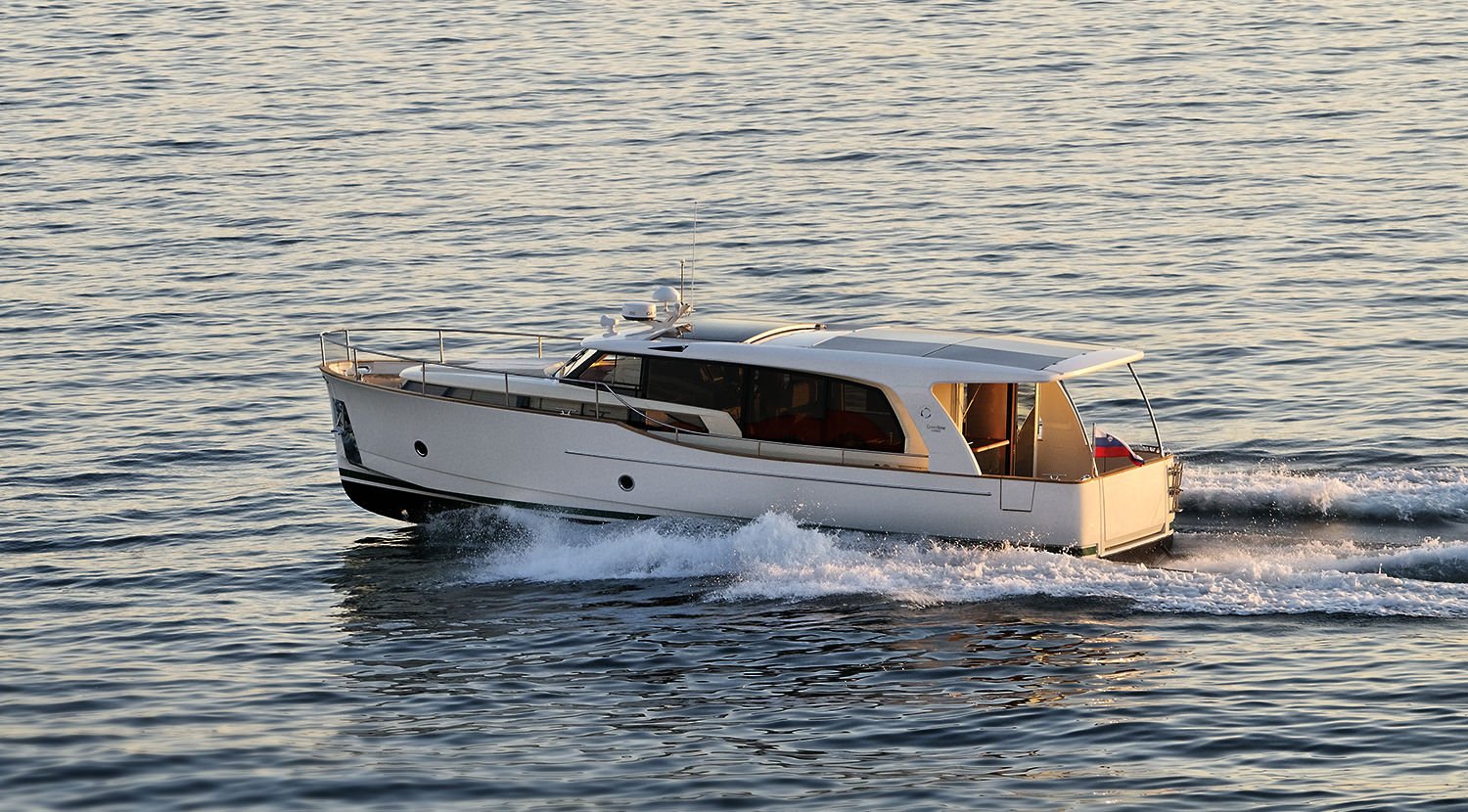 Slide: The Image of Greenline 40 Hybrid 2026 - 9