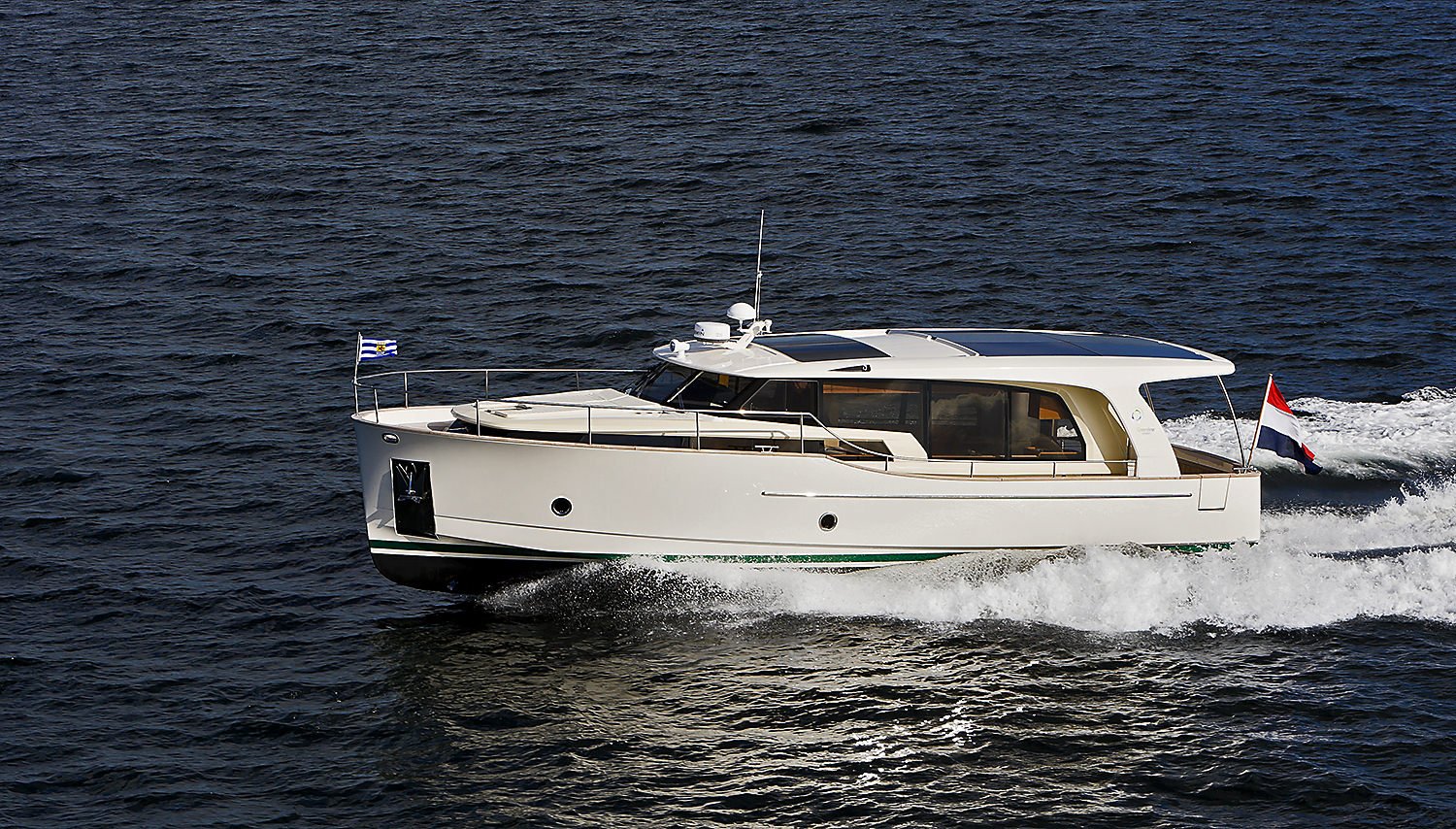 Slide: The Image of Greenline 40 Hybrid 2026 - 10