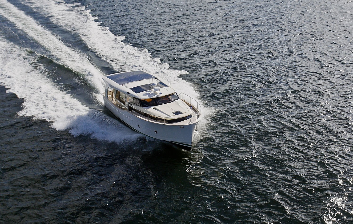 Slide: The Image of Greenline 40 Hybrid 2026 - 11