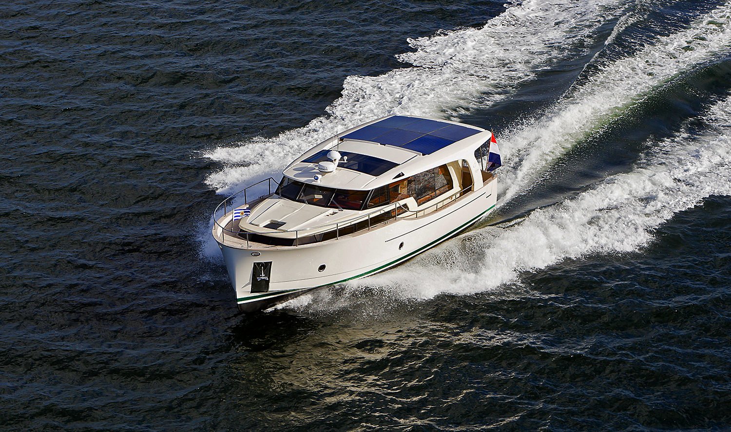 Slide: The Image of Greenline 40 Hybrid 2026 - 13