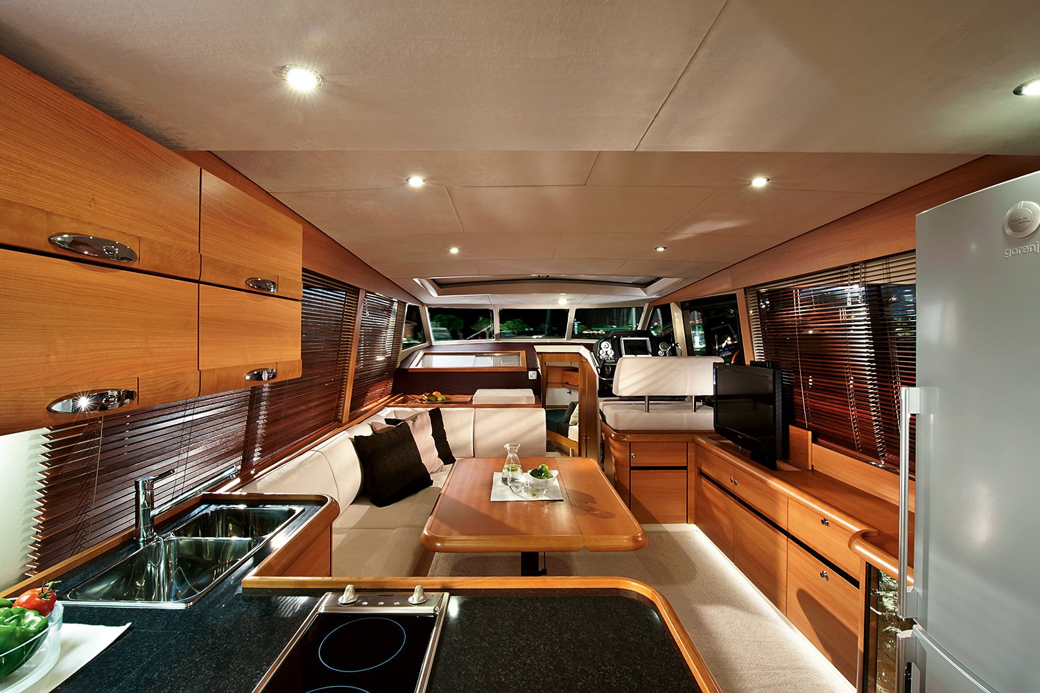 Slide: The Image of Greenline 40 Hybrid 2026 - 16