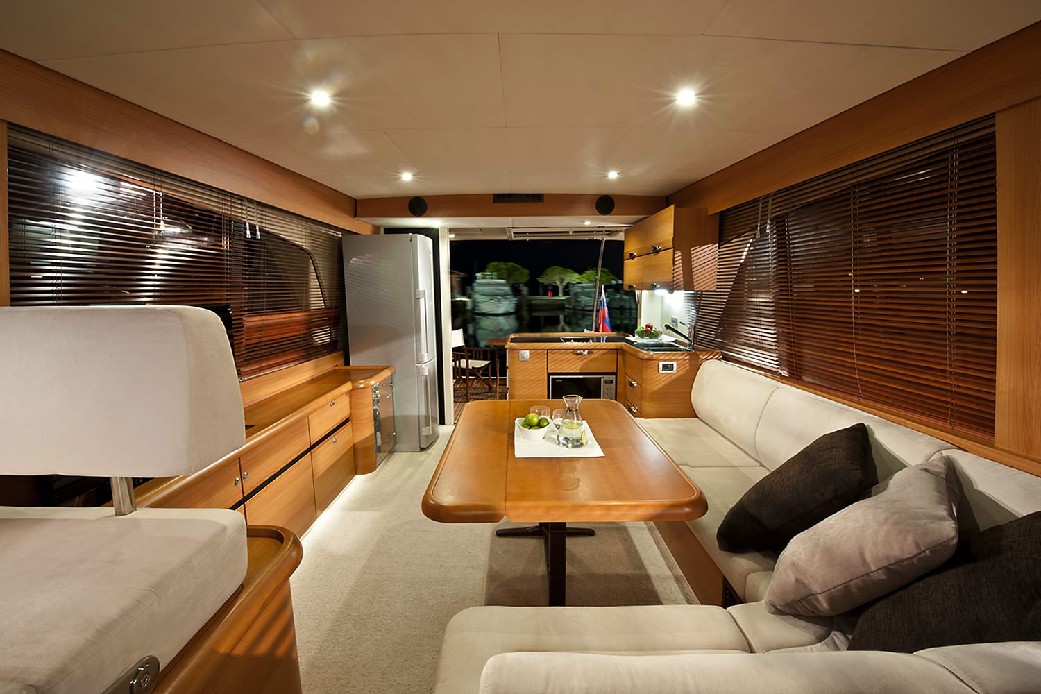 Slide: The Image of Greenline 40 Hybrid 2026 - 18