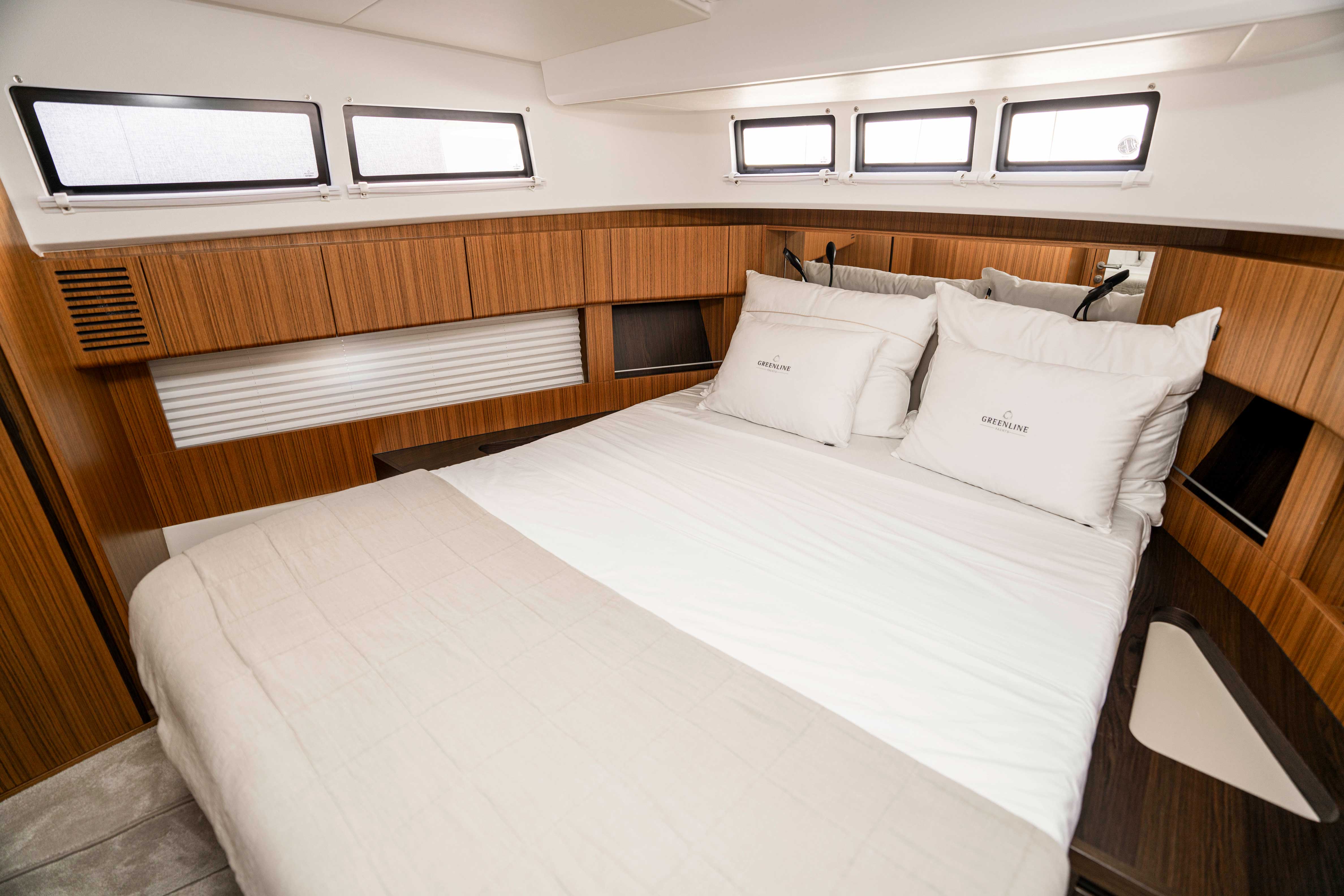 Slide: The Image of Greenline 42 Hybrid 2027 - 5
