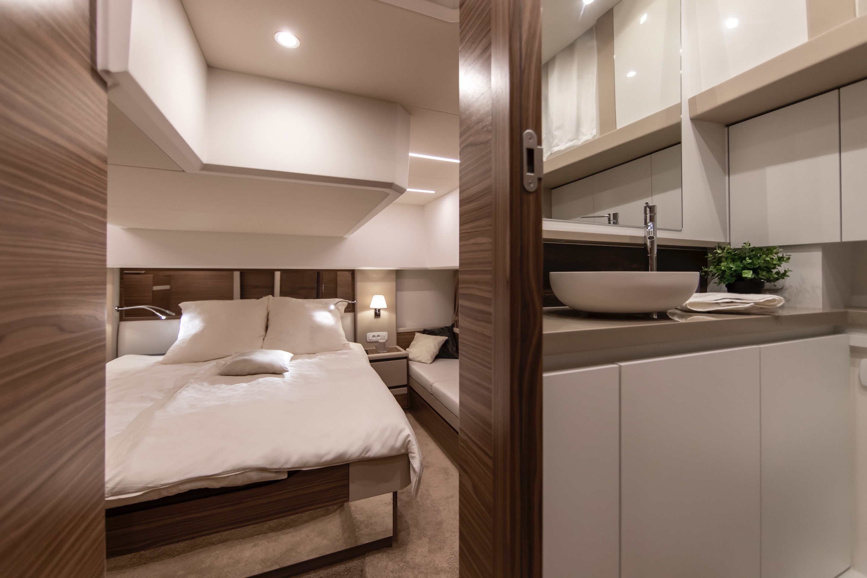 Slide: The Image of Greenline 45 Fly Hybrid 2024 - 13