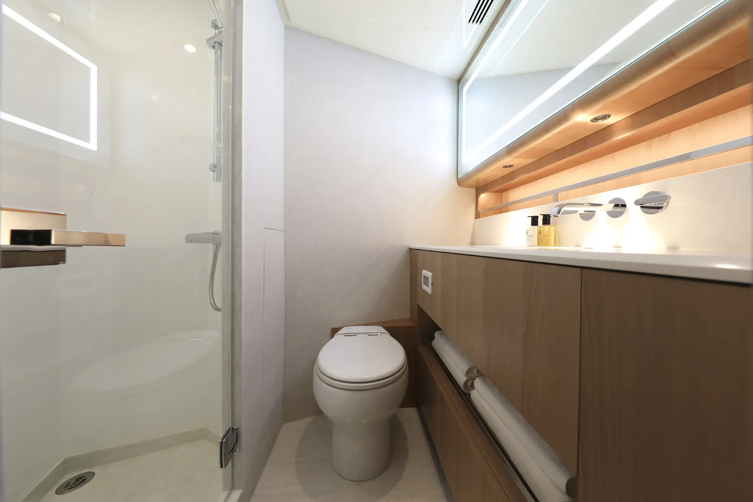 Slide: The Image of Ocean Alexander 28 Legend 2026 - 23