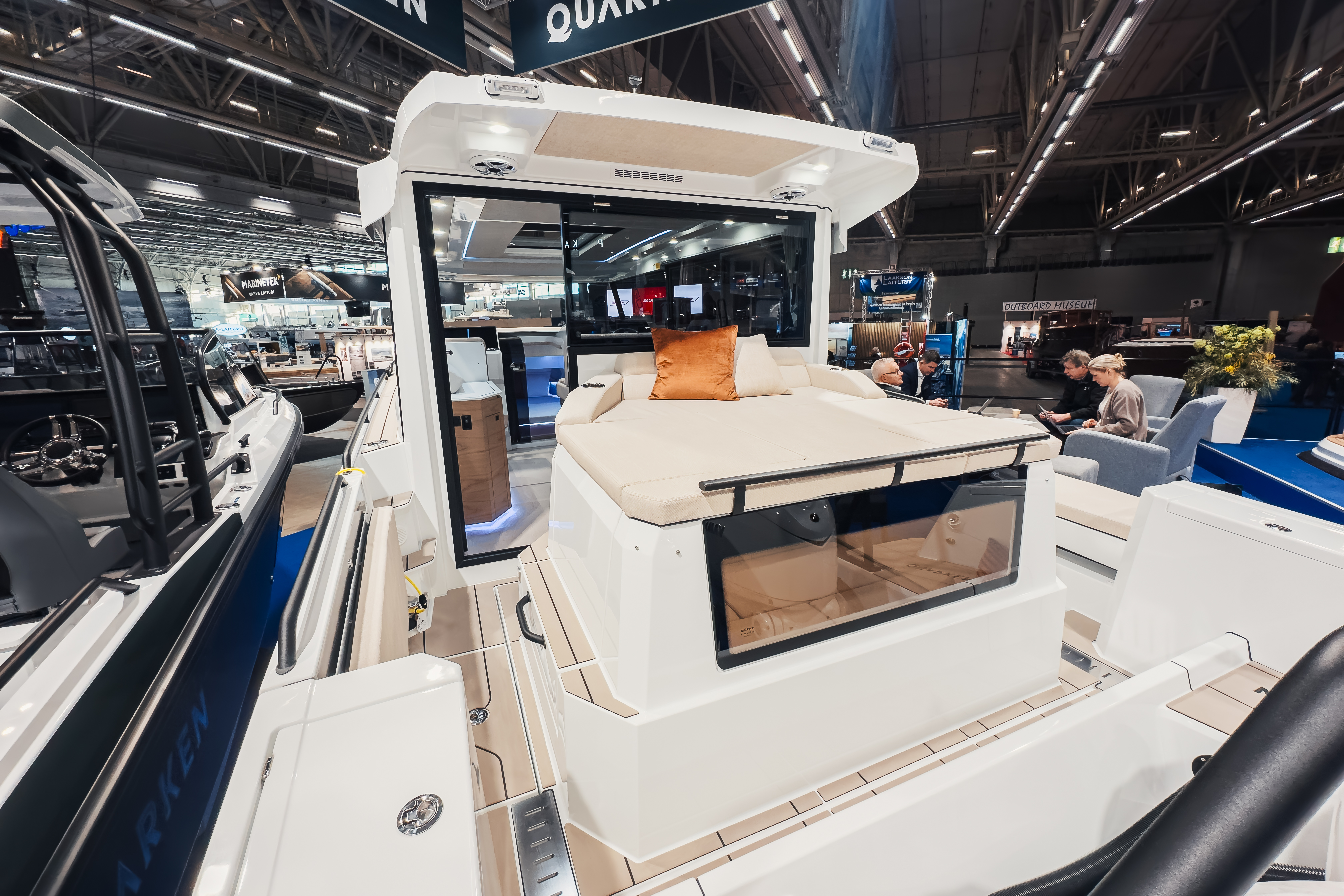 Slide: The Image of Quarken 35 Cabin Onyx Edition 2027 - 23