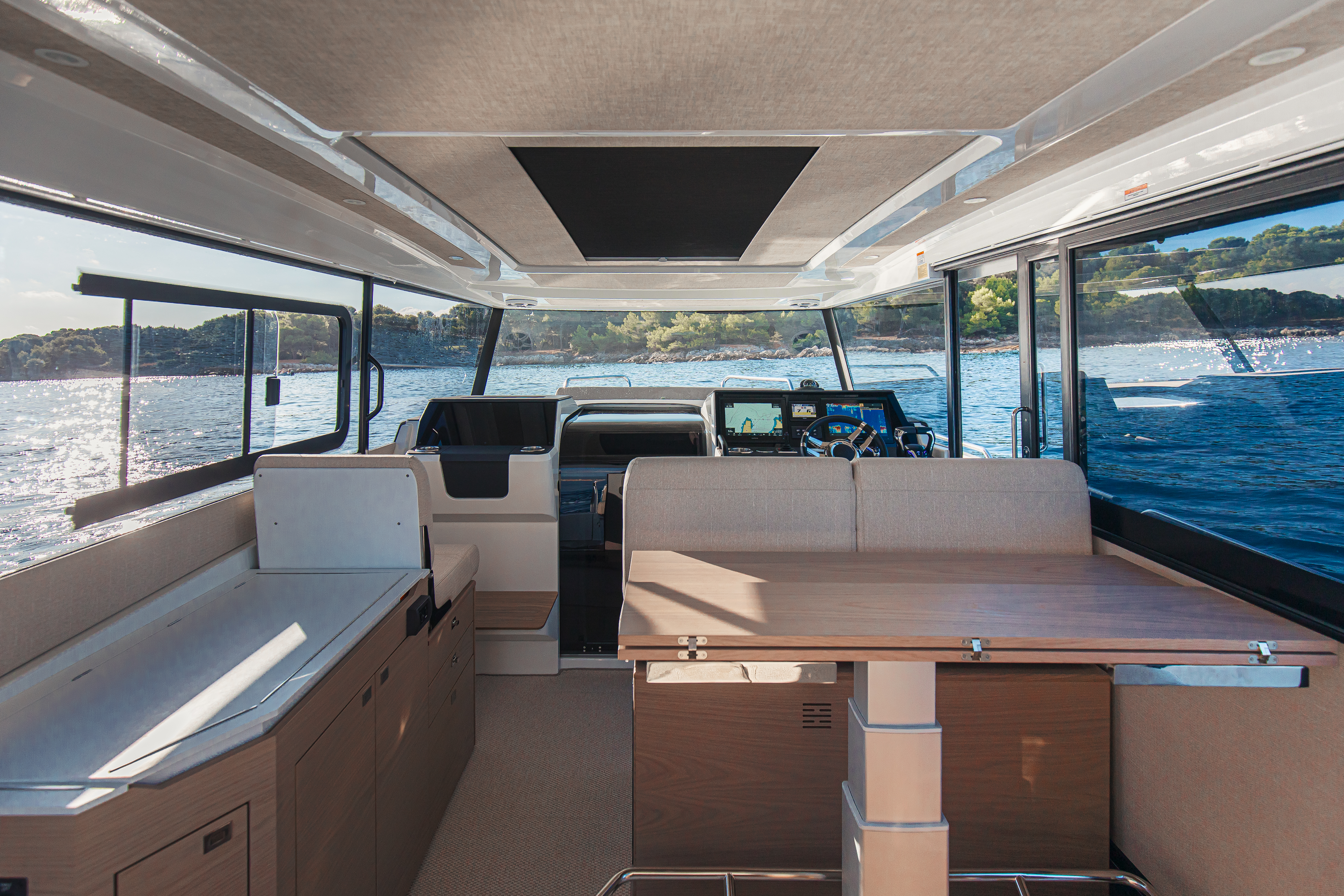 Slide: The Image of Quarken 35 Cabin Onyx Edition 2027 - 29