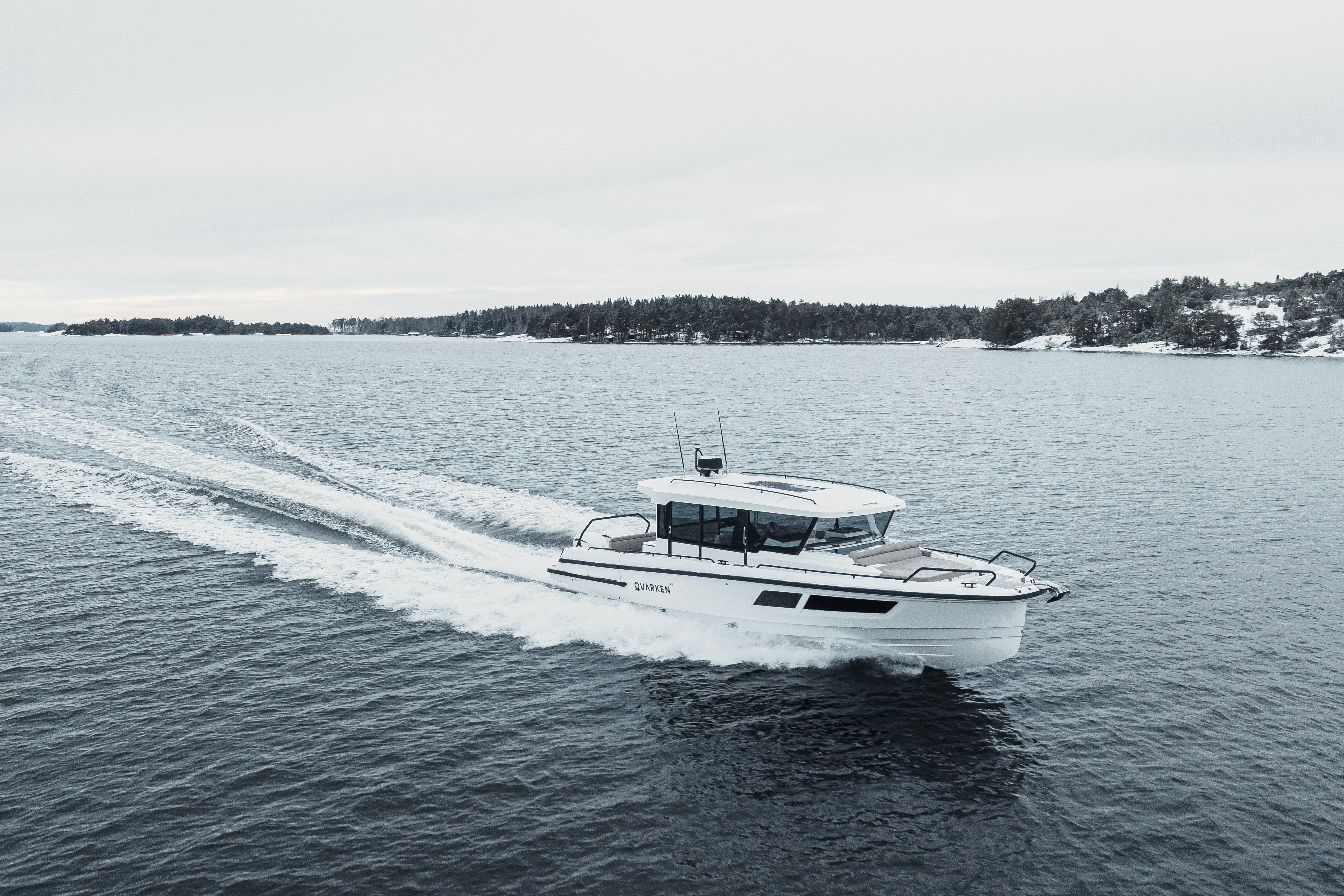 Slide: The Image of Quarken 35 Cabin Onyx Edition 2027 - 18