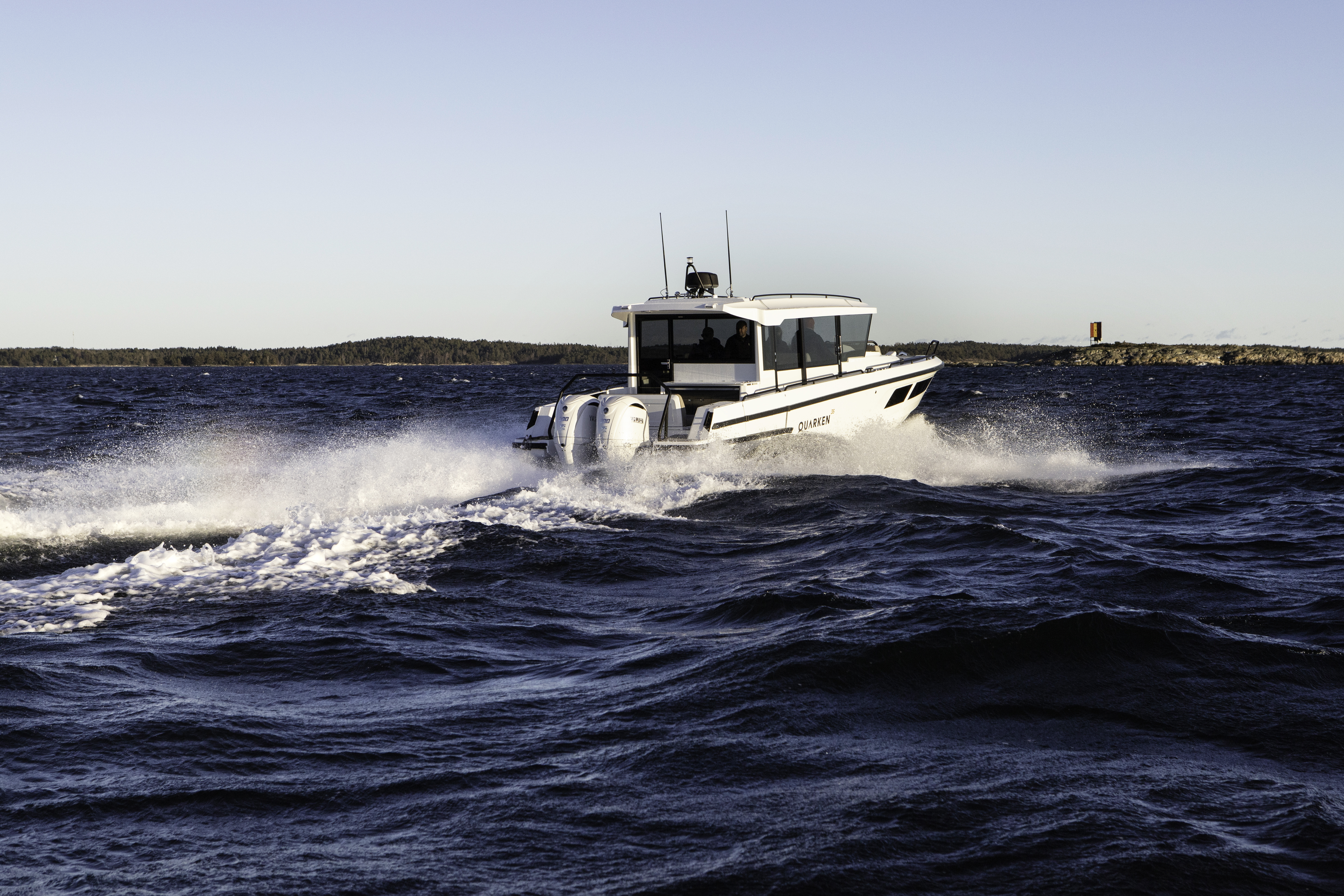 Slide: The Image of Quarken 35 Cabin Onyx Edition 2027 - 24