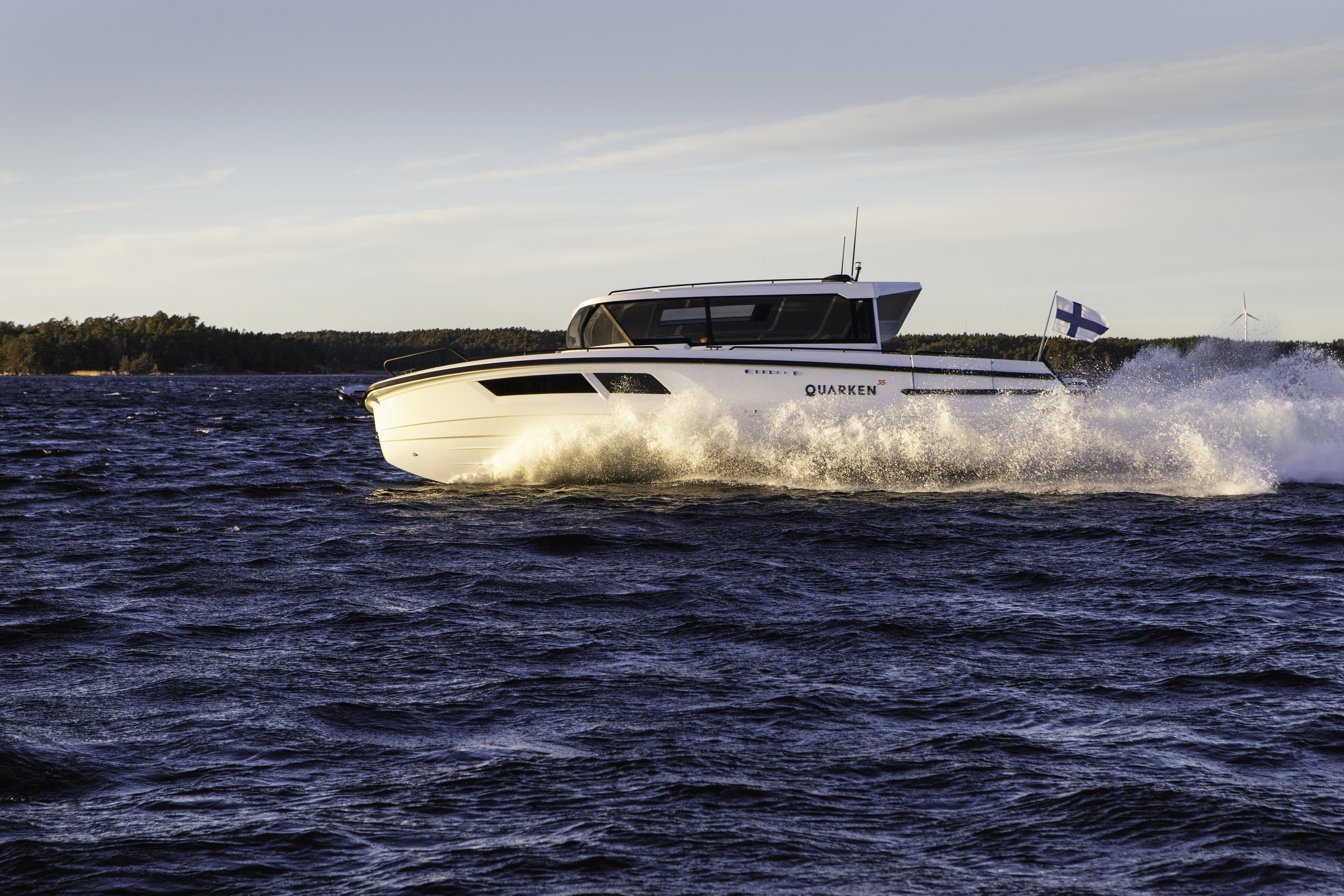 Slide: The Image of Quarken 35 Cabin Onyx Edition 2027 - 26
