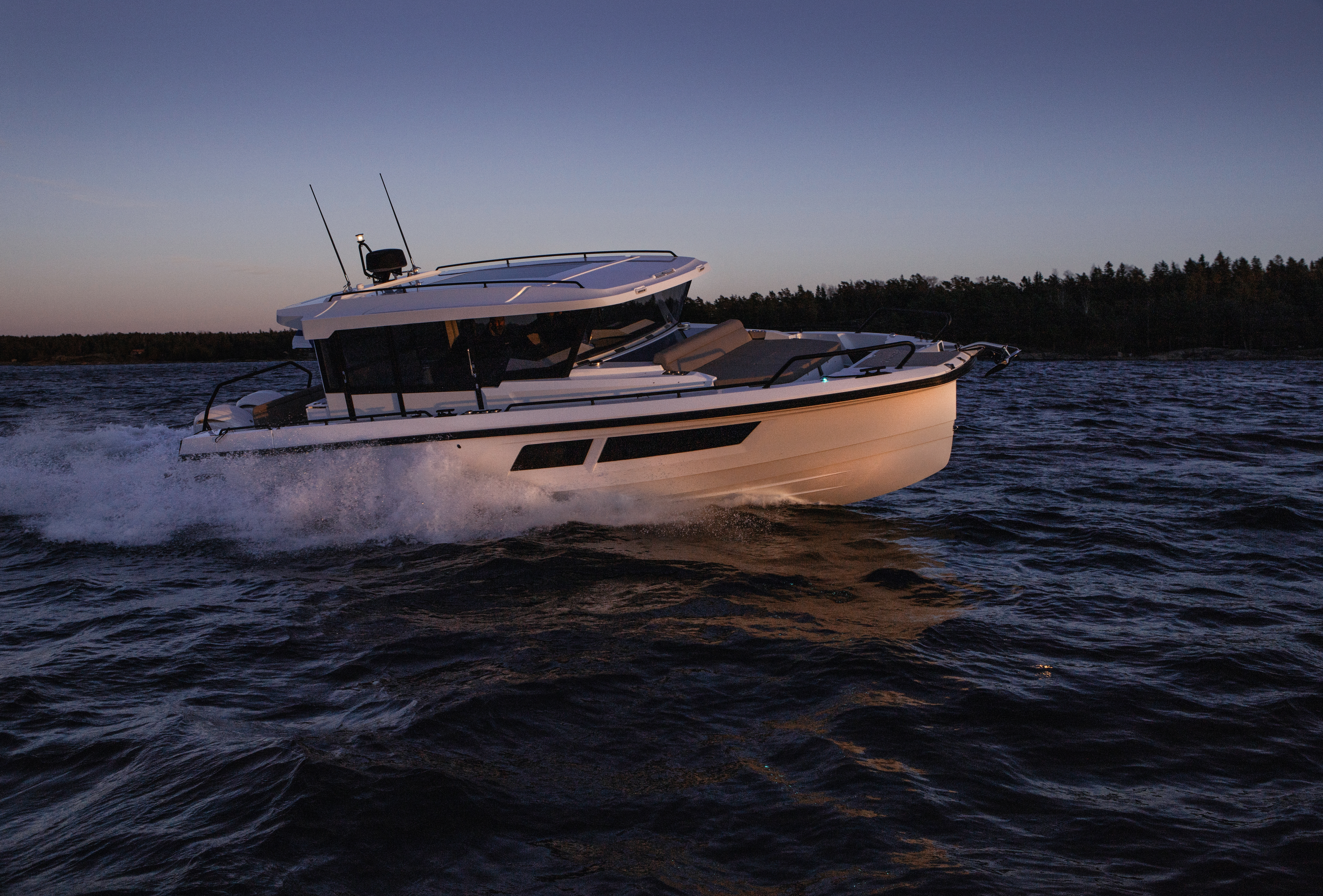 Slide: The Image of Quarken 35 Cabin Onyx Edition 2027 - 27