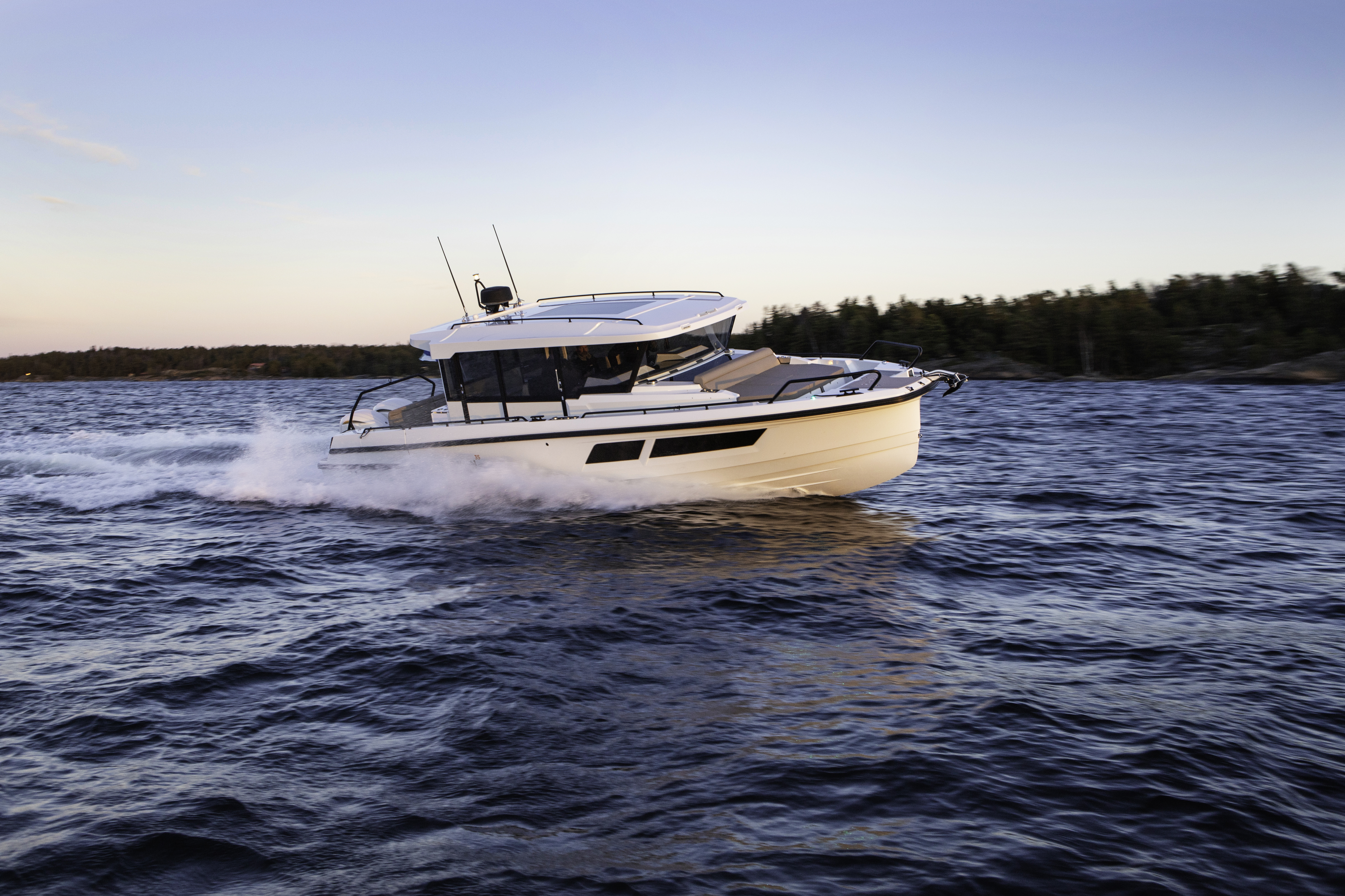Slide: The Image of Quarken 35 Cabin Onyx Edition 2027 - 28