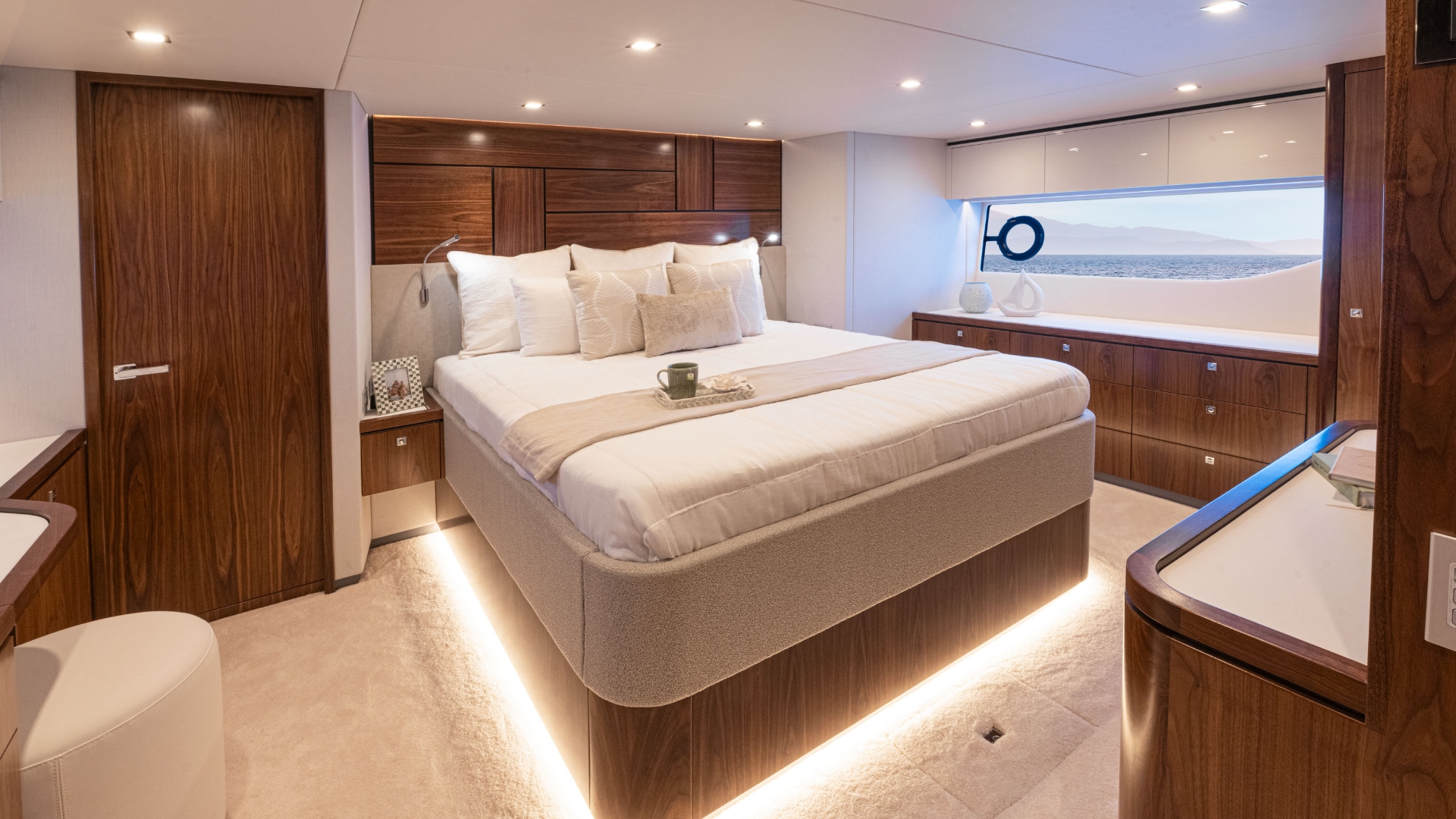 Slide: The Image of Riviera 6200 SPORT YACHT 2027 - 14