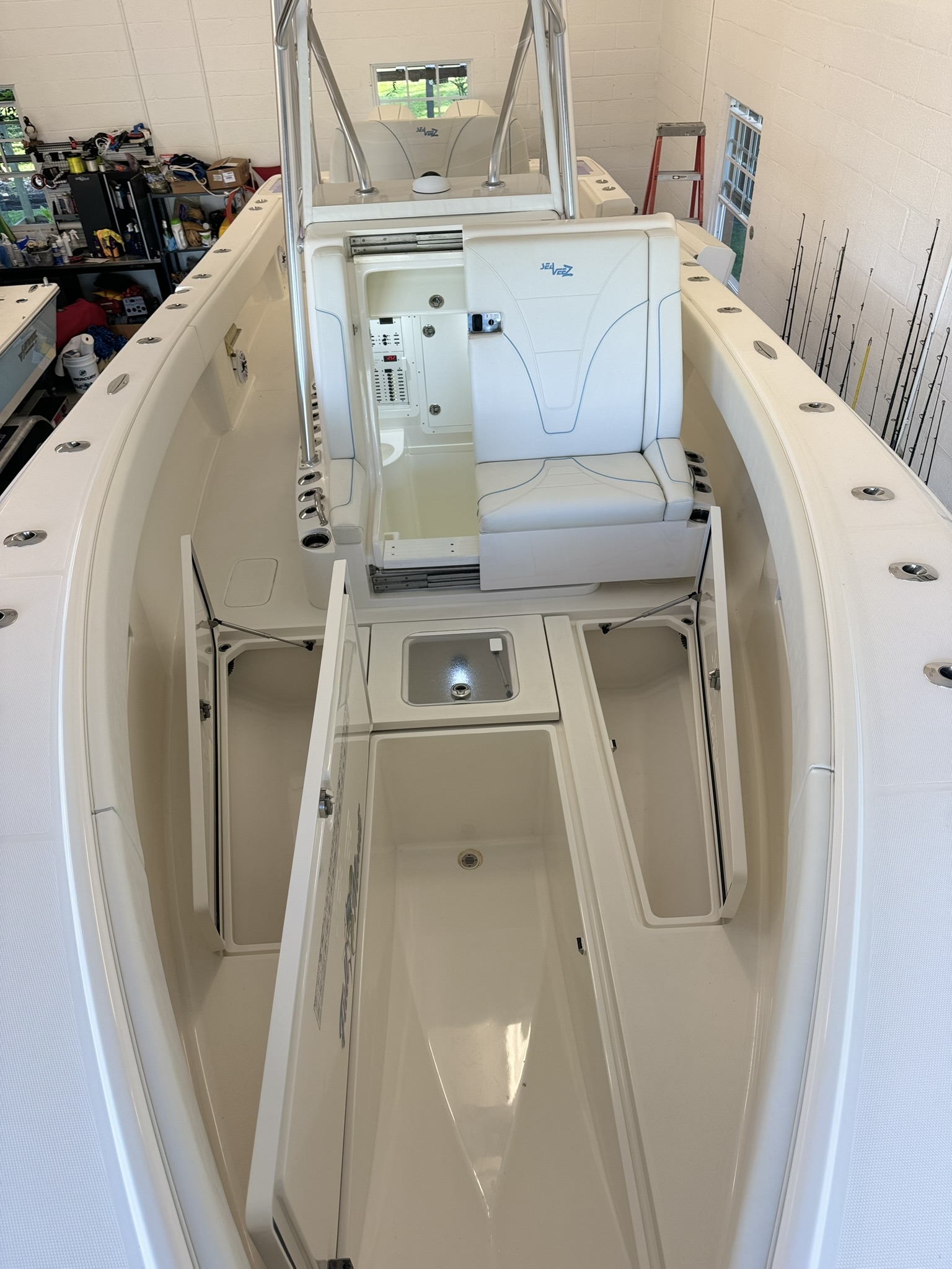 Slide: The Image of SeaVee 322Z 2026 - 5