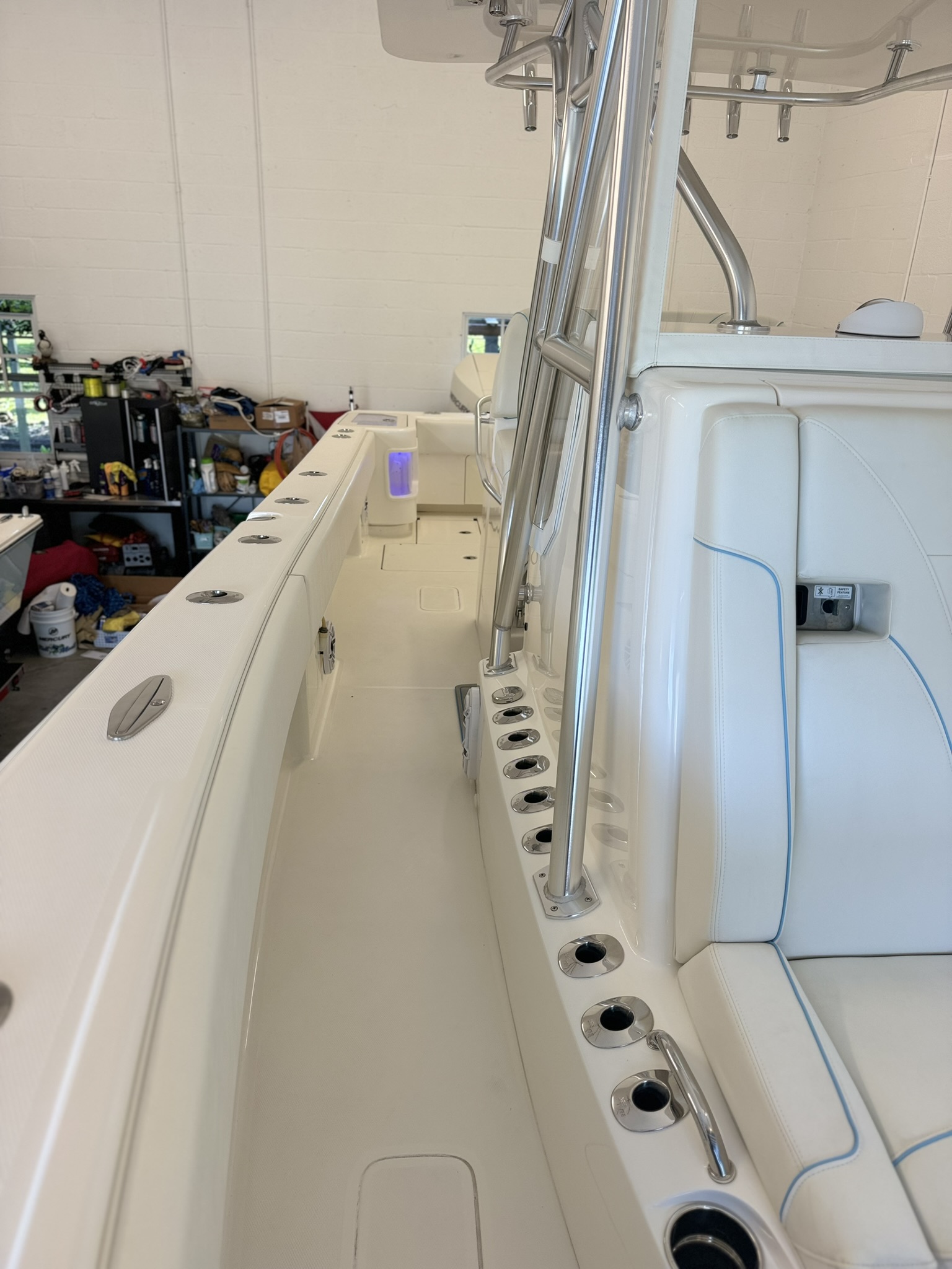 Slide: The Image of SeaVee 322Z 2026 - 7