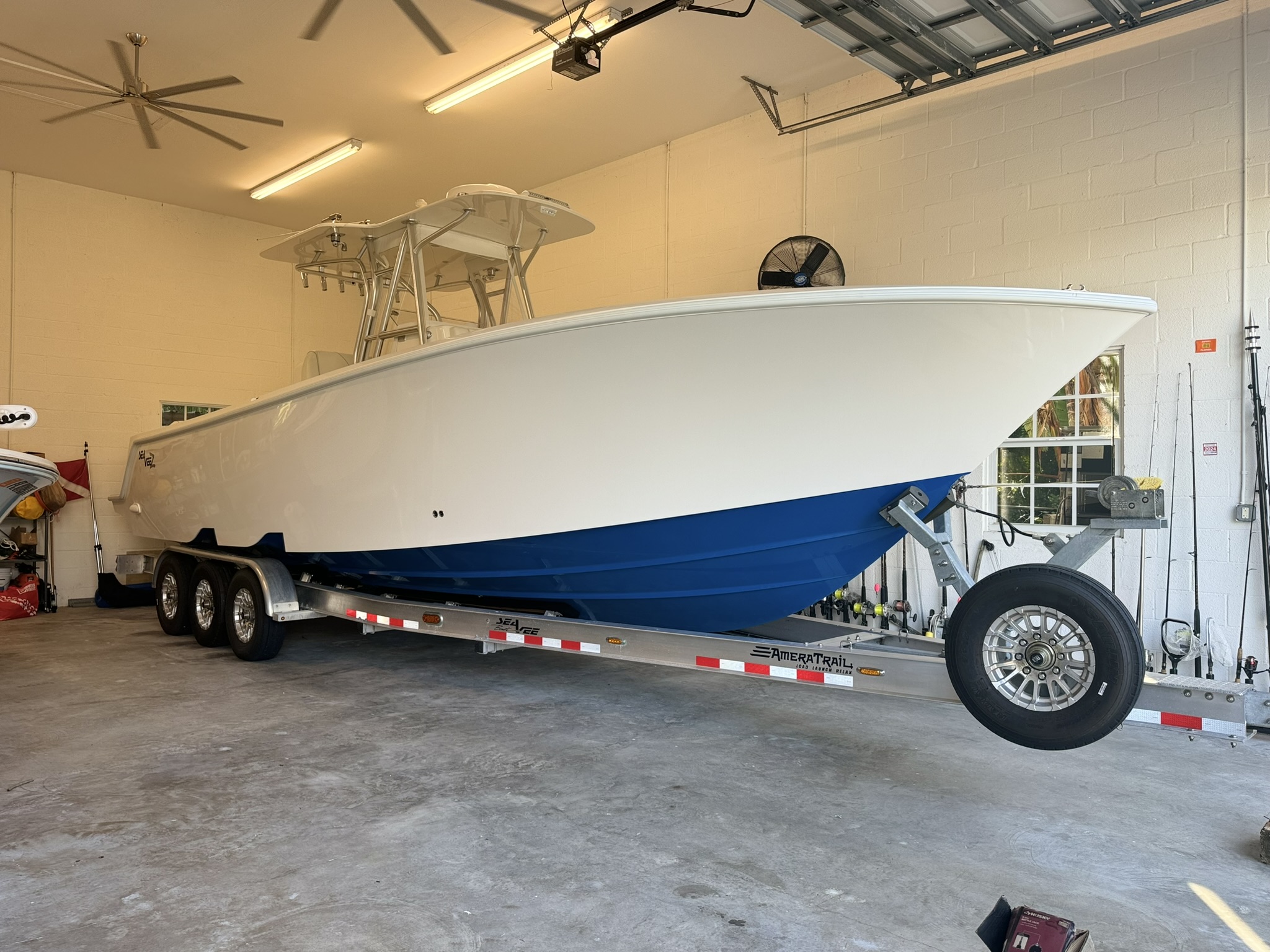 Slide: The Image of SeaVee 322Z 2026 - 18