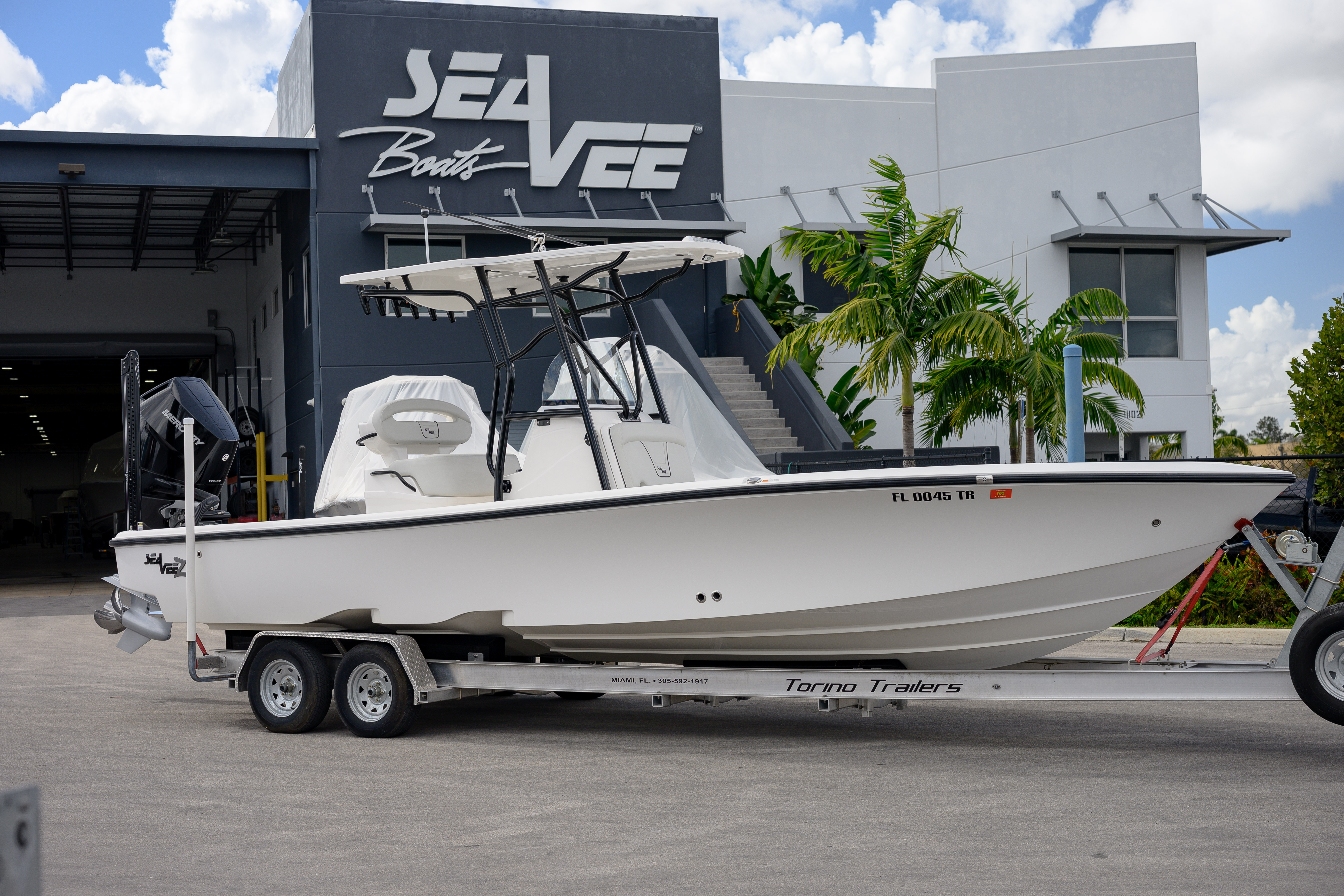 Slide: The Image of SeaVee 270Z 2026 - 2