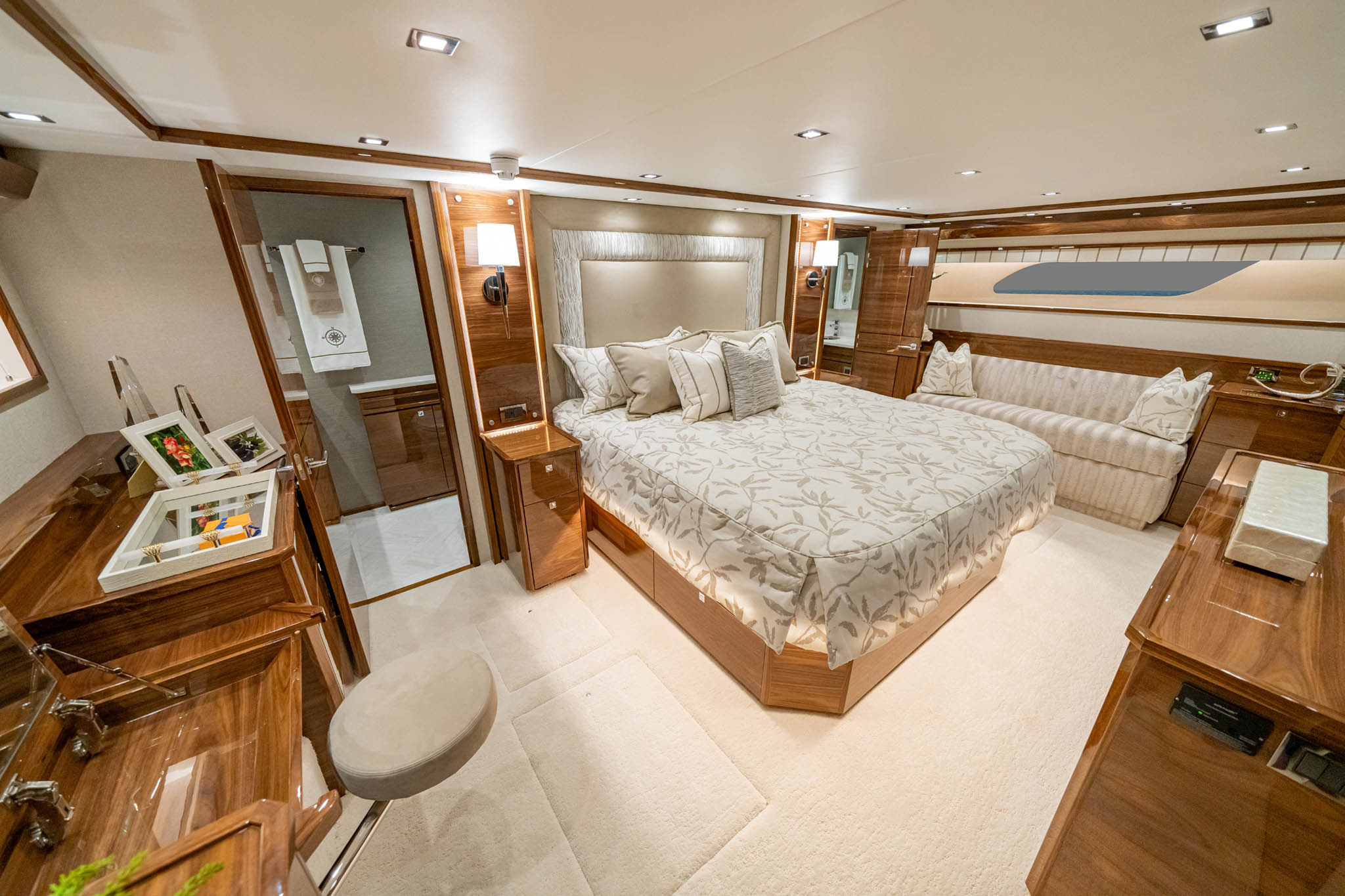 Slide: The Image of Viking 90 Convertible 2027 - 6