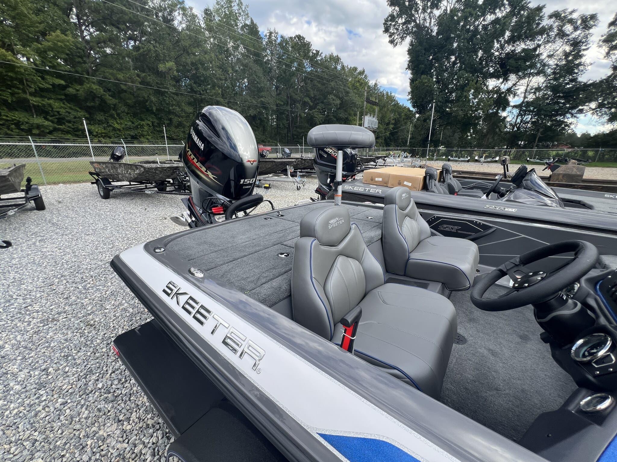 サンダー石山 SLIDE INTO SKINNY WATER ON THIS 2011 SKEETER ZX24V